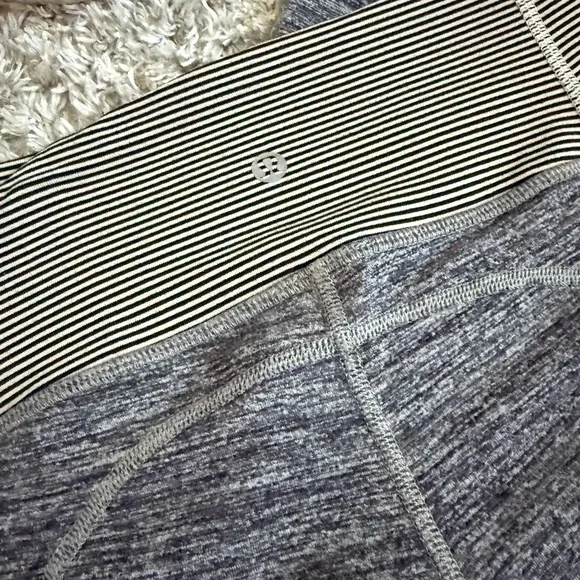 Lululemon Gather and Crow Cropped Leggings 21” - Picture 2 of 13